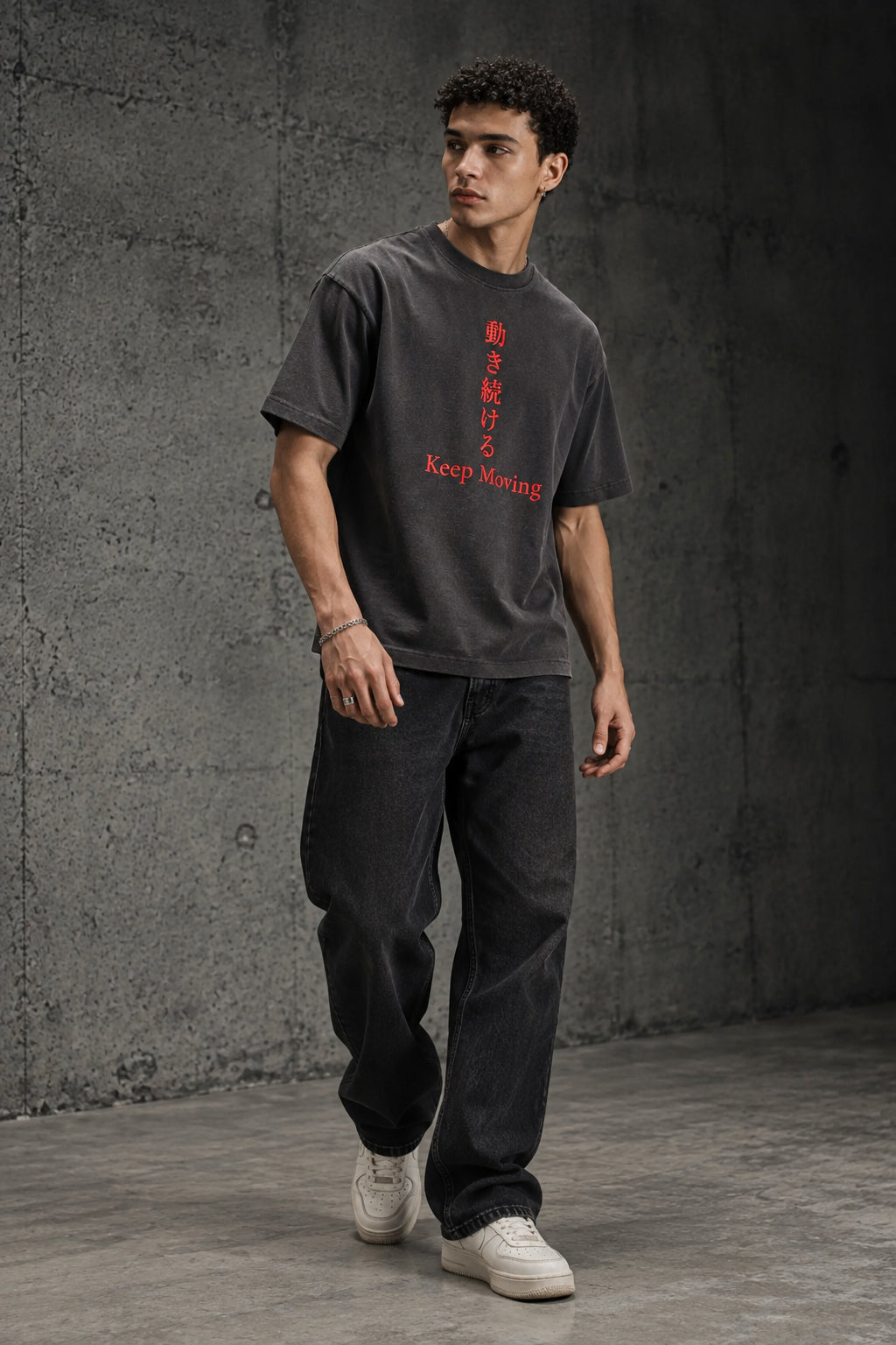 Oversized unisex tee with Japanese characters