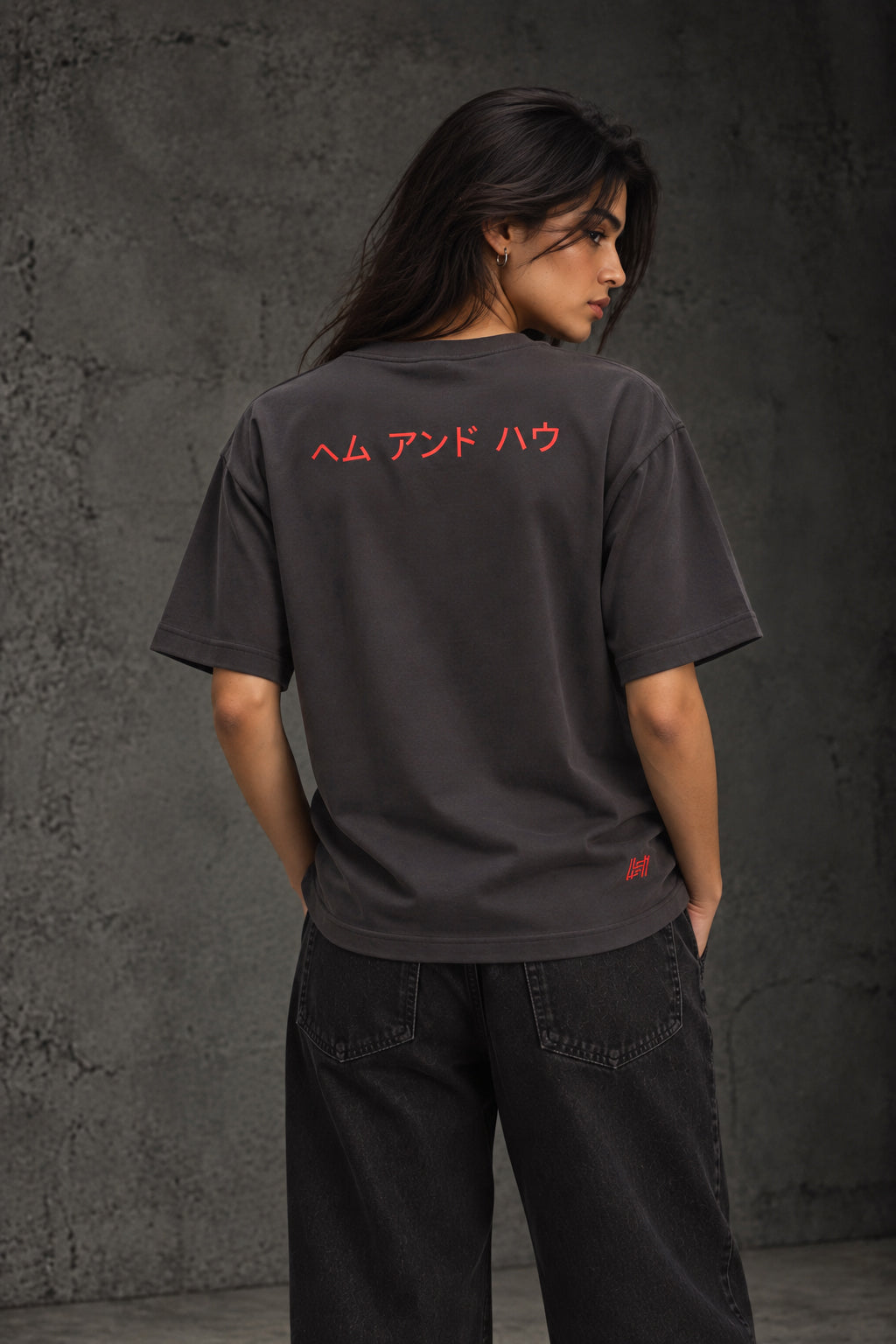 Oversized unisex tee with Japanese characters